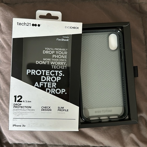 tech21 iPhone XR Case EVOCHECK Design 12ft | 3.6m Drop Protection | Slim Profile - Picture 1 of 3